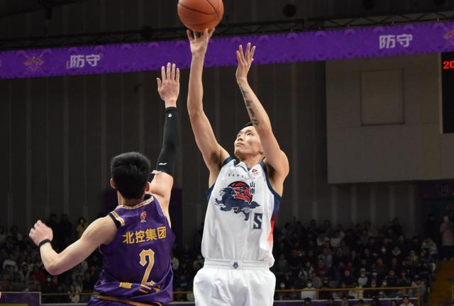 关于集结日山东男篮远射贴柱：中超节点到来，质疑声仍在，轮换策略成焦点的信息