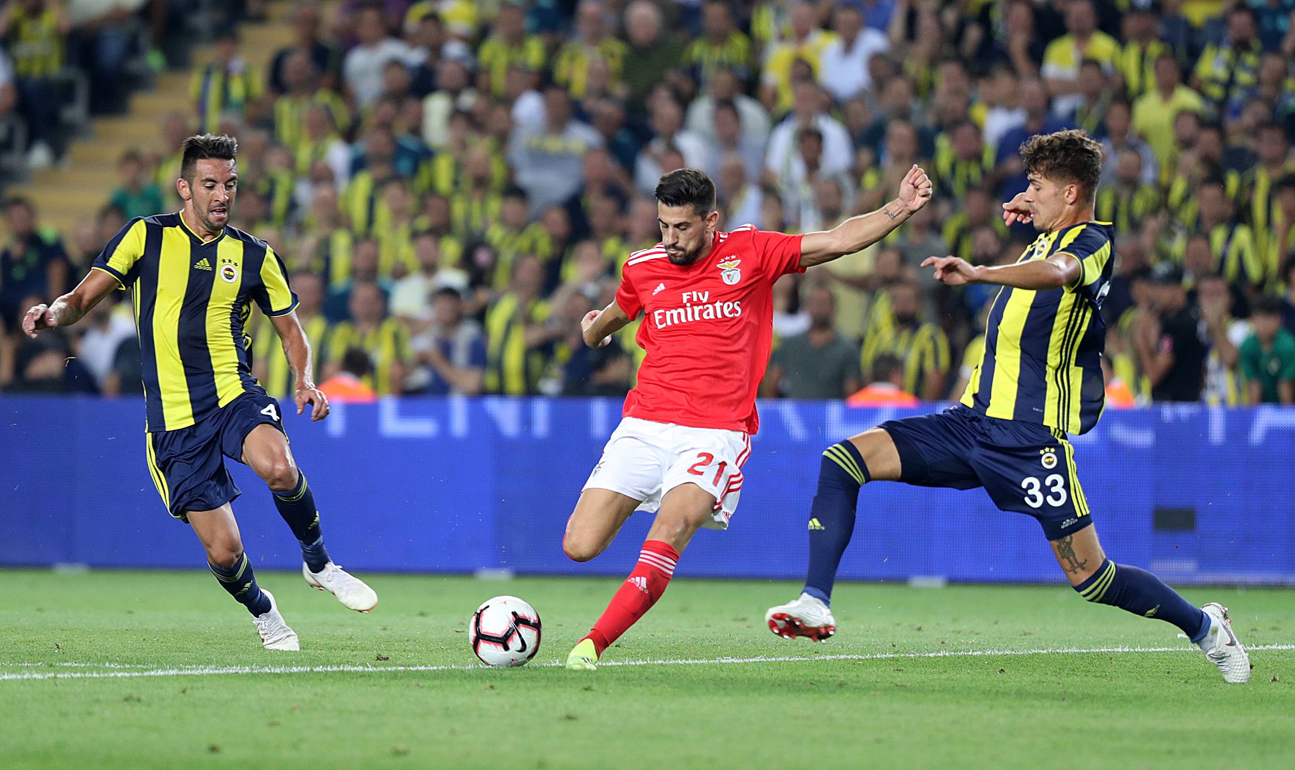 关于阿贾克斯迎欧篮联关键赛，冲刺阶段门线救险，赛场秩序良好，球探报告显示潜力的信息